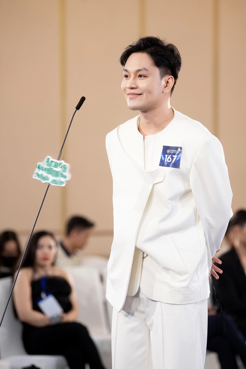 Đặng Xuân Trường tham gia Mr World Vietnam 2024 là vì mẹ. Anh cho biết mồ côi cha từ nhỏ, anh từng rơi vào trầm cảm. Tham gia cuộc thi là cơ hội để có thể cân bằng cuộc sống - Ảnh: BTC Đặng Xuân Trường tham gia Mr World Vietnam 2024 - Nam vương Thế giới Việt Nam là vì mẹ. Anh cho biết mồ côi cha từ nhỏ, anh từng rơi vào trầm cảm. Tham gia cuộc thi là cơ hội để anh có thể cân bằng cuộc sống, lấy lại năng lượng