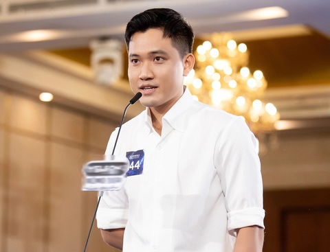 Ngô Trung Nguyên đến từ Bộ Tư lệnh Cảnh vệ vượt qua thử thách chương trình một cách dễ dàng khi thực hiện một số đòn võ tự vệ cùng diễn viên Minh Tiệp. Anh là một trong những thí sinh tiềm năng của cuộc thi năm nay - Ảnh: BTC Ngô Trung Nguyên, đến từ Bộ Tư lệnh cảnh vệ, vượt qua thử thách chương trình một cách dễ dàng khi thực hiện một số đòn võ tự vệ cùng diễn viên Minh Tiệp. Anh là một trong những thí sinh tiềm năng của cuộc thi năm nay - Ảnh: BTC