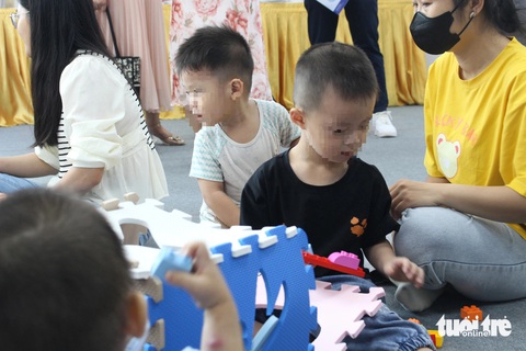 Tế bào gốc: phương pháp mới trong can thiệp cho trẻ tự kỷ- Ảnh 1. Trẻ tự kỷ đang là vấn đề cần phải được quan tâm nhiều hơn trong xã hội để có những biện pháp phát hiện, chữa trị kịp thời - Ảnh: NGỌC NHI