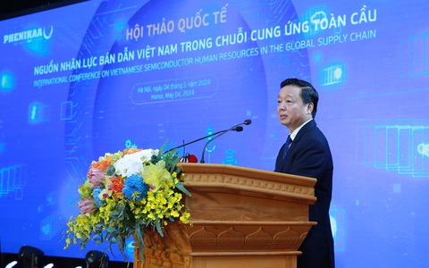 Phó thủ tướng: Tránh phát triển nóng khi đào tạo nhân lực vi mạch bán dẫn- Ảnh 1. Phó thủ tướng Trần Hồng Hà phát biểu tại hội thảo - Ảnh: VGP/Minh Khôi