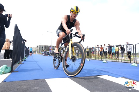 87 vận động viên dự Giải vô địch các CLB Triathlon quốc gia lần đầu tiên- Ảnh 1. Giải vô địch các câu lạc bộ Triathlon quốc gia 2024 đang diễn ra hấp dẫn tại TP.HCM - Ảnh: H.Q.