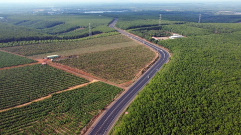 'Độc lạ Bình Phước', chiều chỉ 1 mặt đường, chiều 2-3 mặt đường- Ảnh 8. Một đoạn ĐT 741 qua xã Thuận Phú, huyện Đồng Phú, Bình Phước đã hoàn thành khi có mặt bằng