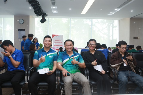 Những hành động từ trái tim đến trái tim- Ảnh 5. Hiến máu tự nguyện “Niềm vui từ lòng nhân ái” thể hiện trách nhiệm vì sức khỏe cộng đồng - Ảnh: Đ.H