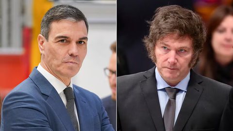 Tây Ban Nha và Argentina 'lời qua tiếng lại' căng thẳng- Ảnh 1. Thủ tướng Tây Ban Nha Pedro Sanchez (trái) và Tổng thống Argentina Javier Milei - Ảnh: EL PAIS