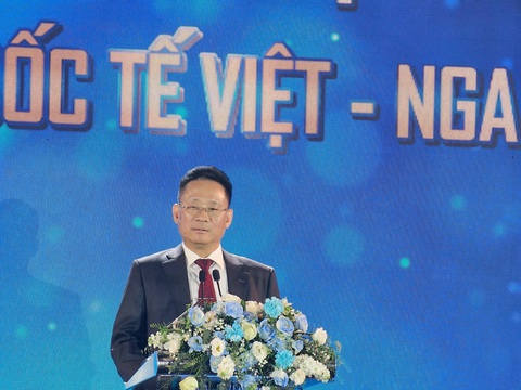 Hệ thống Bệnh viện Mắt Quốc tế Việt - Nga: 15 năm khẳng định vị thế dẫn đầu- Ảnh 2. Ông Dương Chí Kiên phát biểu tại lễ kỷ niệm 15 năm thành lập Hệ thống Bệnh viện Mắt Quốc tế Việt Nga