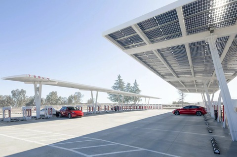 Chuyện như đùa: Tesla có thể phải gọi các nhân viên đã sa thải trở về làm việc- Ảnh 2. Không chỉ cần nhân viên vận hành, Tesla còn cần người tiếp tục các dự án Supercharger theo thỏa thuận với Chính phủ Mỹ - Ảnh: Tesla