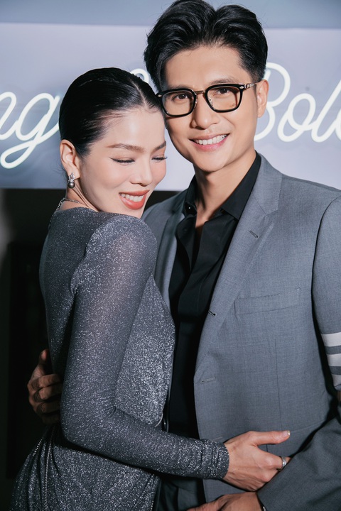 Dàn sao đình đám quy tụ trong đêm live show bạc tỉ của Đàm Vĩnh Hưng- Ảnh 8. Cặp đôi Lệ Quyên - Lâm Bảo Châu cực đẹp đôi khi xuất hiện tại live show bolero của đàn anh.