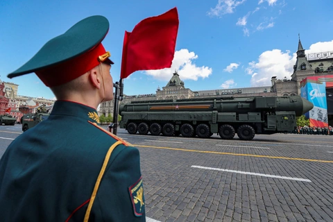 Nga sắp duyệt binh lớn, binh sĩ đang chiến đấu ở Ukraine tham gia- Ảnh 7. Bệ phóng tên lửa đạn đạo xuyên lục địa Yars - Ảnh: REUTERS