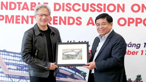 Nhiều ông lớn công nghệ sắp vào Việt Nam- Ảnh 5. Ông Jensen Huang (trái) và Bộ trưởng Nguyễn Chí Dũng trong chuyến thăm của CEO Nvidia tới Việt Nam mới đây - Ảnh: NIC