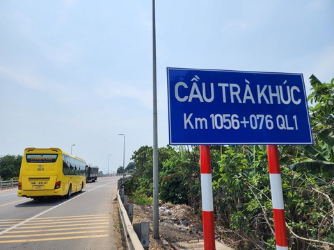 Lái xe đi quốc lộ 1 chú ý rẽ hướng khác vì cầu Trà Khúc 2 sắp sửa dài ngày- Ảnh 1. Dự kiến cầu Trà Khúc 2 sẽ sửa chữa từ ngày 10-5 và kéo dài trong 50 ngày - Ảnh: TRẦN MAI