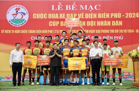 Đội Đồng Tháp vô địch nội dung đồng đội Cuộc đua xe đạp về Điện Biên Phủ 2024 - Ảnh: NGUYỄN KHÁNH Đội Đồng Tháp vô địch nội dung đồng đội Cuộc đua xe đạp về Điện Biên Phủ 2024 - Ảnh: NGUYỄN KHÁNH