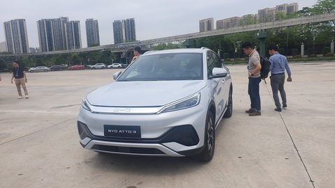 Hãng xe điện lớn nhất thế giới khai trương 15 showroom tại Việt Nam, kỳ vọng bán như tại Thái Lan- Ảnh 1. Mẫu xe Atto 3, một trong những dòng xe điện đầu tiên của BYD bán tại Việt Nam - Ảnh: TRẦN MẠNH