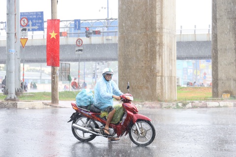 Thời tiết hôm nay 23-6: Tây Nguyên, Nam Bộ mưa to đến rất to, miền Bắc mưa rào- Ảnh 1. Dự báo hôm nay 23-6, thời tiết Nam Bộ mưa to đến rất to - Ảnh: NGỌC QUÝ