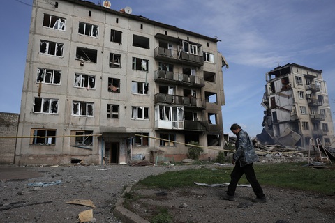 Làng Ocheretyne thuộc vùng Donetsk ở Ukraine hoang tàn vì chiến sự - Ảnh: AFP Làng Ocheretyne thuộc vùng Donetsk ở Ukraine hoang tàn vì chiến sự - Ảnh: AFP