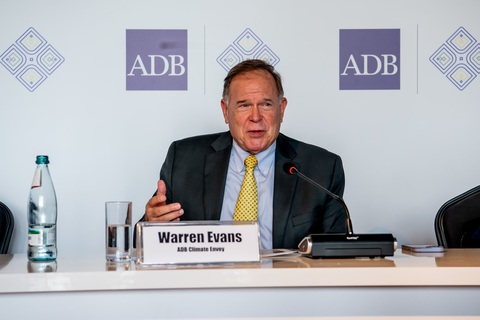 ADB sẵn sàng hỗ trợ các dự án thích ứng biến đổi khí hậu ở Việt Nam- Ảnh 1. Ông Warren Evans, cố vấn cấp cao đặc biệt của ADB về biến đổi khí hậu - Ảnh: ADB