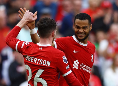 Salah ghi bàn trở lại, Liverpool thắng Tottenham 4-2- Ảnh 1. Niềm vui của các cầu thủ Liverpool sau khi ghi bàn vào lưới Tottenham - Ảnh: REUTERS