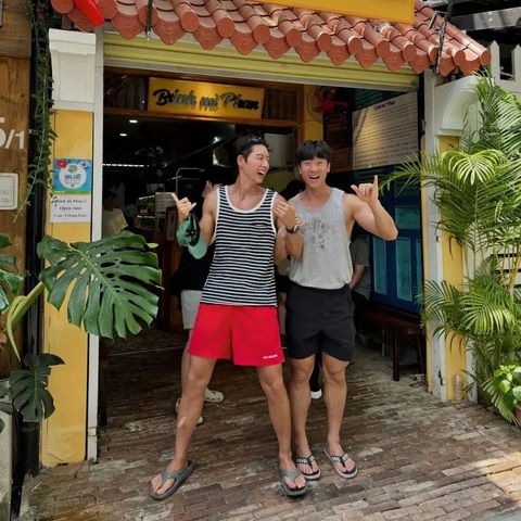 Park Hae Jin đến Việt Nam gọt xoài đến lên cơ bắp- Ảnh 6. Park Hae Jin đến Việt Nam gọt xoài đến lên cơ bắp- Ảnh 6.