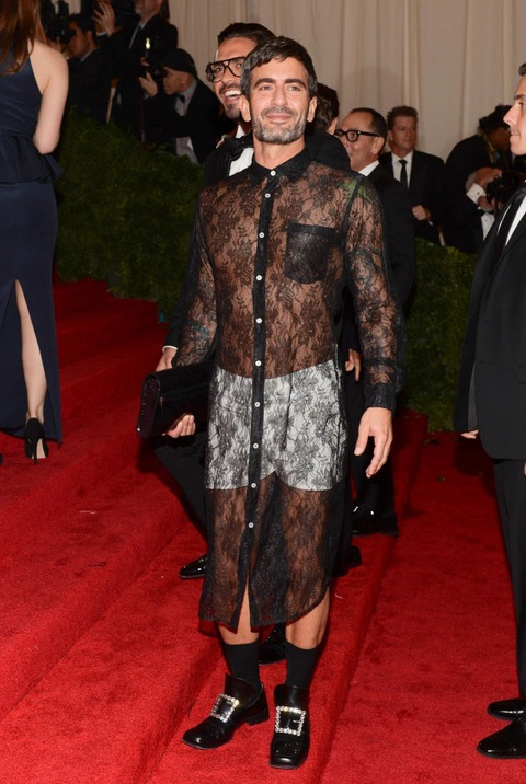 Những bộ cánh thảm họa nhất lịch sử Met Gala- Ảnh 5. Không thể không kể đến set đồ ren gây tranh cãi
