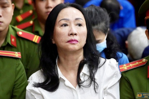 Bà Trương Mỹ Lan bị đề nghị truy tố thêm tội rửa tiền- Ảnh 1. Bà Trương Mỹ Lan tại phiên tòa sơ thẩm xét xử vụ án xảy ra ở Ngân hàng SCB - Ảnh: HỮU HẠNH