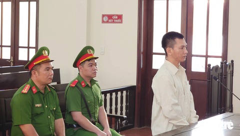 Lãnh 7 năm tù vì dùng dao rọc giấy cắt cổ vợ do không chịu về nhà sống chung- Ảnh 1. Đỗ Văn Nghiêm tại phiên tòa xét xử sơ thẩm - Ảnh: HOÀI THƯƠNG