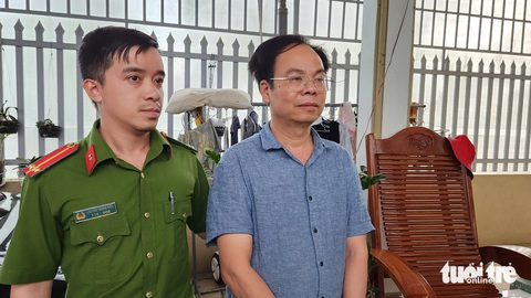 Nhận 120 triệu đồng hối lộ, cựu giám đốc nói đã gởi xây nhà tình thương- Ảnh 1. Bị cáo Vũ Chí Hữu khi bị bắt vào tháng 7-2023 - Ảnh: L.A