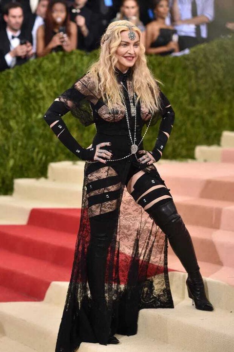 Những bộ cánh thảm họa nhất lịch sử Met Gala- Ảnh 15. Những bộ cánh thảm họa nhất lịch sử Met Gala- Ảnh 15.