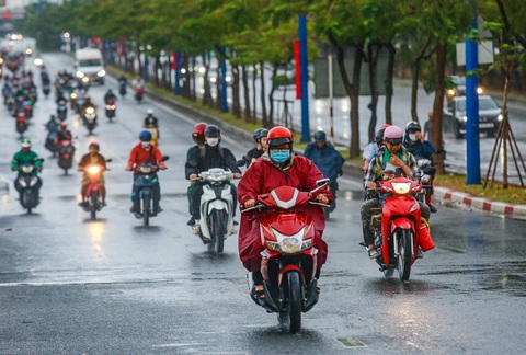 Mưa chưa đã ‘cơn khát’, hai ngày tới Nam Bộ, TP.HCM lại nắng nóng- Ảnh 1. Sau vài ngày mưa rào, nắng nóng quay lại TP.HCM và Nam Bộ. Sau ngày 8-5 mưa xuất hiện lại - Ảnh: CHÂU TUẤN
