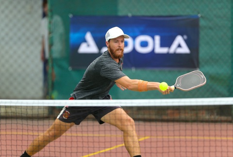 Giải quốc tế đầu tiên của pickleball tại Việt Nam- Ảnh 3. Một VĐV quốc tế dự giải pickeball châu Á mở rộng 2024 - Ảnh: THANH ĐỊNH