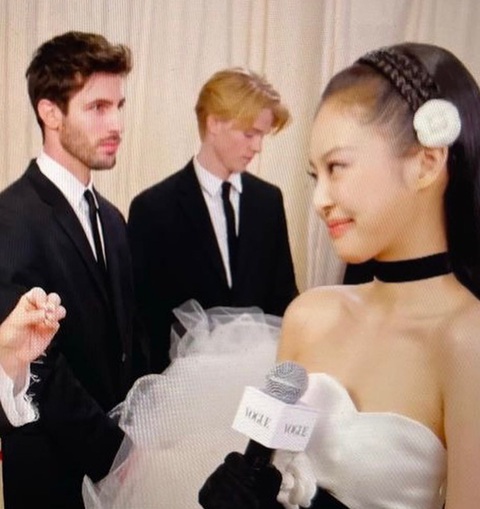 Mẫu nam bị sa thải khỏi Met Gala vì... quá đẹp!- Ảnh 3. Eugenio Casnighi sở hữu ngoại hình cuốn hút, tăng lượt follow ầm ầm trên mạng xã hội sau màn xuất hiện gây bão tại Met Gala năm ngoái.