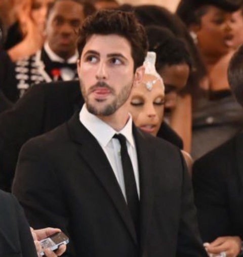 Mẫu nam bị sa thải khỏi Met Gala vì... quá đẹp!- Ảnh 2. Mẫu nam bị sa thải khỏi Met Gala vì... quá đẹp!- Ảnh 2.