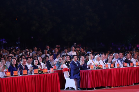Thủ tướng Phạm Minh Chính và các lãnh đạo, nguyên lãnh đạo Đảng, Nhà nước dự chương trình nghệ thuật - Ảnh: TRẦN HUẤN Thủ tướng Phạm Minh Chính và các lãnh đạo, nguyên lãnh đạo Đảng, Nhà nước dự chương trình nghệ thuật - Ảnh: TRẦN HUẤN