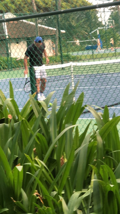 Xem clip huyền thoại Roger Federer chơi quần vợt tại Hội An- Ảnh 1. Roger Federer chơi quần vợt tại Hội An ngày 5-5 - Ảnh: T.V.H.