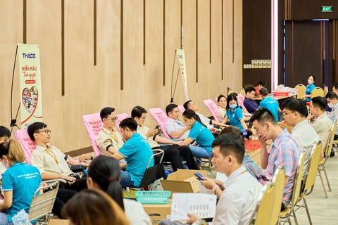 Hiến máu - nét văn hóa vì cộng đồng của THACO- Ảnh 1. Hơn 200 cán bộ nhân viên đang làm việc tại Văn phòng THACO TP.HCM tham gia chương trình