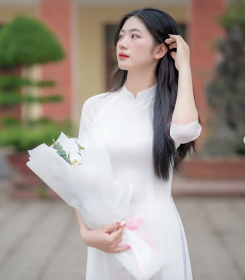 Danh tính cô gái dẫn đầu Khối nữ Cảnh sát đặc nhiệm trong lễ diễu binh- Ảnh 2. Hình ảnh cô sinh viên năm nhất trong tà áo dài trắng.