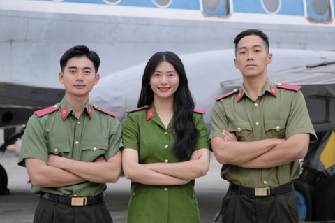 Danh tính cô gái dẫn đầu Khối nữ Cảnh sát đặc nhiệm trong lễ diễu binh- Ảnh 5. Nhiều người tỏ ra bất ngờ khi biết Hà Anh chỉ mới 19 tuổi, là một Gen Z
