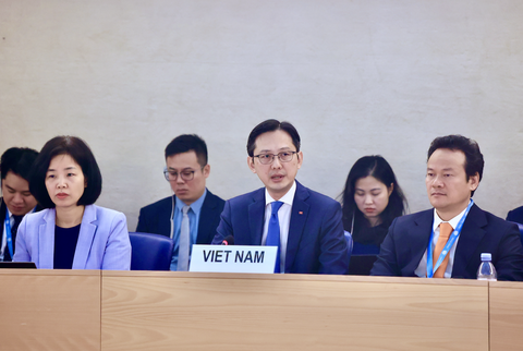 Thứ trưởng Bộ Ngoại giao Đỗ Hùng Việt trình bày báo báo quốc gia Việt Nam tại Hội đồng Nhân quyền Liên Hiệp Quốc ngày 7-5 - Ảnh: TTXVN Thứ trưởng Bộ Ngoại giao Đỗ Hùng Việt trình bày báo cáo quốc gia Việt Nam tại Hội đồng Nhân quyền Liên Hiệp Quốc ngày 7-5 - Ảnh: TTXVN