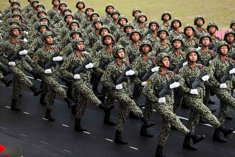 Hùng tráng lễ diễu binh, diễu hành kỷ niệm 70 năm Chiến thắng Điện Biên Phủ- Ảnh 19. Khối chiến sĩ đặc công tiến vào lễ đài. Với truyền thống