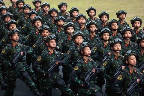Hùng tráng lễ diễu binh, diễu hành kỷ niệm 70 năm Chiến thắng Điện Biên Phủ- Ảnh 20. Khối chiến sĩ Lục quân - lực lượng nòng cốt của Quân đội nhân dân Việt Nam tiến vào lễ đài - Ảnh: NGUYỄN KHÁNH