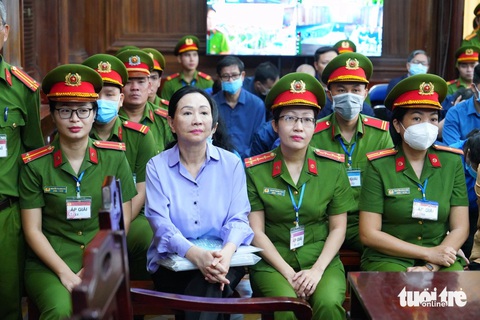 Ông Nguyễn Cao Trí, Dương Tấn Trước 'nối bước' bà Trương Mỹ Lan kháng cáo- Ảnh 1. Bà Trương Mỹ Lan tại phiên tòa sơ thẩm - Ảnh: HỮU HẠNH