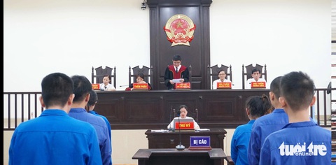 ‘Trùm’ đường dây sản xuất tiền giả đặc biệt lớn lãnh án chung thân- Ảnh 1. Tòa tuyên án các bị cáo trong nhóm sản xuất, lưu hành tiền giả - Ảnh: ĐOÀN CƯỜNG