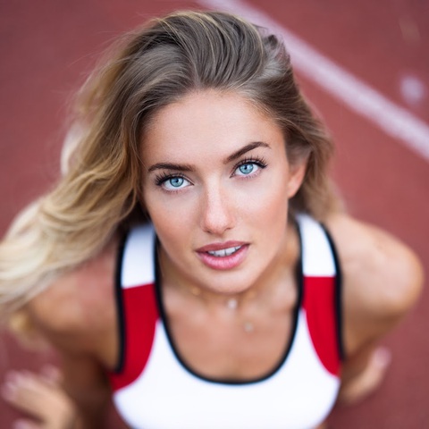 Nữ VĐV quyến rũ nhất thế giới Alica Schmidt sẽ dự Olympic Paris- Ảnh 2. Do thu nhập từ thể thao không đủ sống nên Schmidt phải làm người mẫu cho các hãng thời trang để kiếm thêm thu nhập - Ảnh: Getty