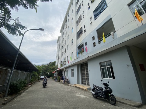 Nam sinh lớp 6 nhảy lầu sau khi than phiền áp lực học tập- Ảnh 1. Tòa A1, khu chung cư Phong Bắc - Ảnh: TRƯỜNG TRUNG