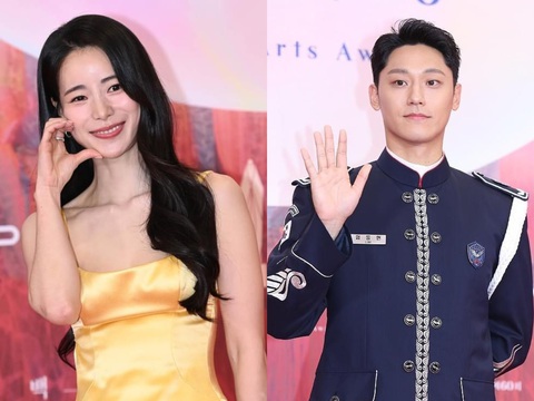 Lim Ji Yeon (trái) và Lee Do Hyun trên thảm đỏ Baeksang 2024 - Ảnh: News1/ Korea Herald Lim Ji Yeon (trái) và Lee Do Hyun trên thảm đỏ Baeksang 2024 - Ảnh: News1/ Korea Herald