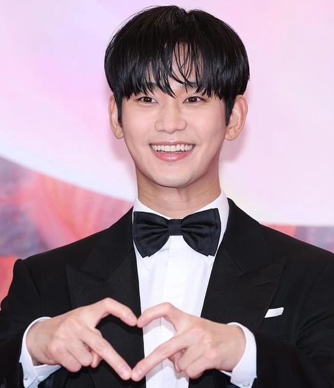 Kim Soo Hyun là diễn viên được yêu thích nhất do khán giả bình chọn - Ảnh: Spotv News Kim Soo Hyun là diễn viên được yêu thích nhất do khán giả bình chọn - Ảnh: Spotv News