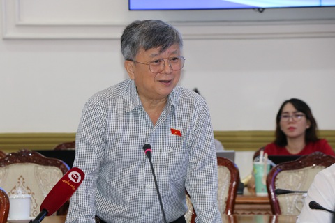 Phó giám đốc Sở Quy hoạch và Kiến trúc: 'TP.HCM có nơi sụt lún tới 81cm'- Ảnh 1. Đại biểu Quốc hội Trương Trọng Nghĩa nêu ý kiến tại buổi giám sát - Ảnh: CẨM NƯƠNG