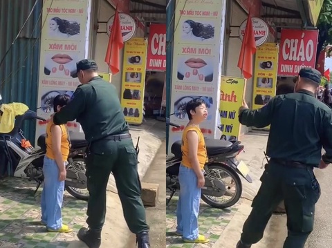 Sĩ quan cảnh sát cơ động nói lý do tặng còi chỉ huy diễu binh cho bé gái- Ảnh 1. Thượng tá Phạm Đại Đồng tặng chiếc còi chỉ huy cho bé gái ở Điện Biên - Ảnh cắt từ clip