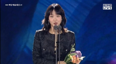 Kim Go Eun xuất sắc giành Ảnh hậu cho vai diễn trong Exhuma - Ảnh: chụp màn hình Kim Go Eun xuất sắc giành Ảnh hậu cho vai diễn trong Exhuma - Ảnh: chụp màn hình