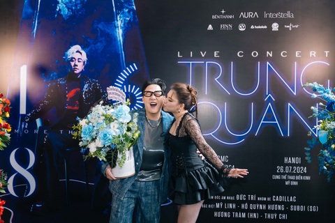 Ca sĩ 'báo' nhất Việt Nam gọi tên Trung Quân- Ảnh 5. Myra Trần mặc đầm bó ngắn sexy đến dự họp báo của Trung Quân.