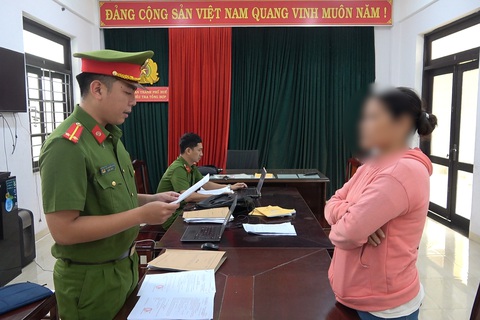 Con gây tai nạn giao thông, mẹ bị khởi tố- Ảnh 1. Bà H.T.K.L. bị khởi tố vì hành vi giao xe cho con trai chưa đủ tuổi lái và gây tai nạn - Ảnh: CÔNG QUANG