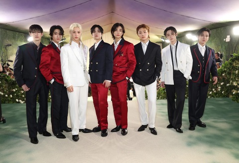 Stray Kids Bang Chan, Han, Felix, Seungmin, Hyunjin, IN, Lee Know và Changbin của nhóm Stray Kids. Đây là nhóm nhạc đầu tiên tham dự Met Gala.